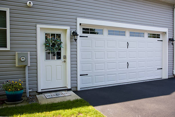 24/7 Emergency Garage Door Panel Replacement experts in Alvord, TX